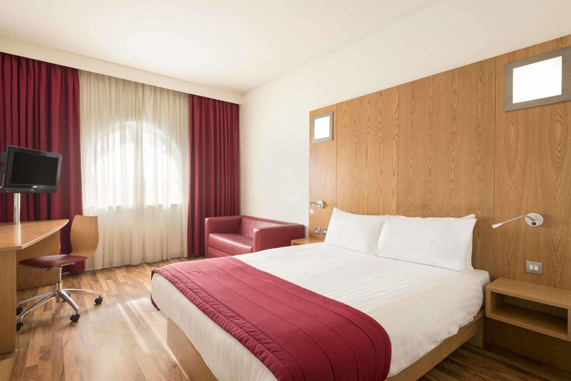 Ramada By Wyndham Belfast Hotel Ngoại thất bức ảnh